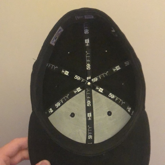 Fitted hat 7 3/8 - Picture 4 of 4